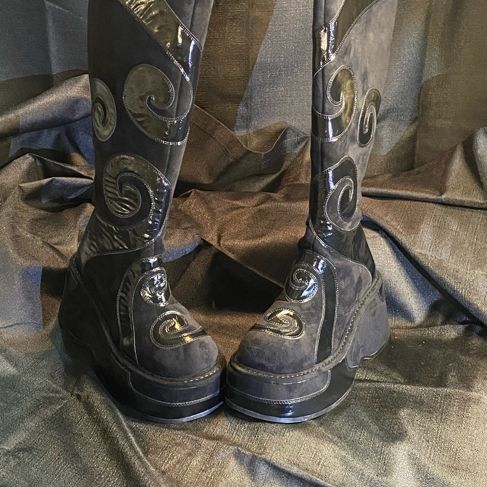 Black Platform Knee-High Boots - Picture 4 of 6